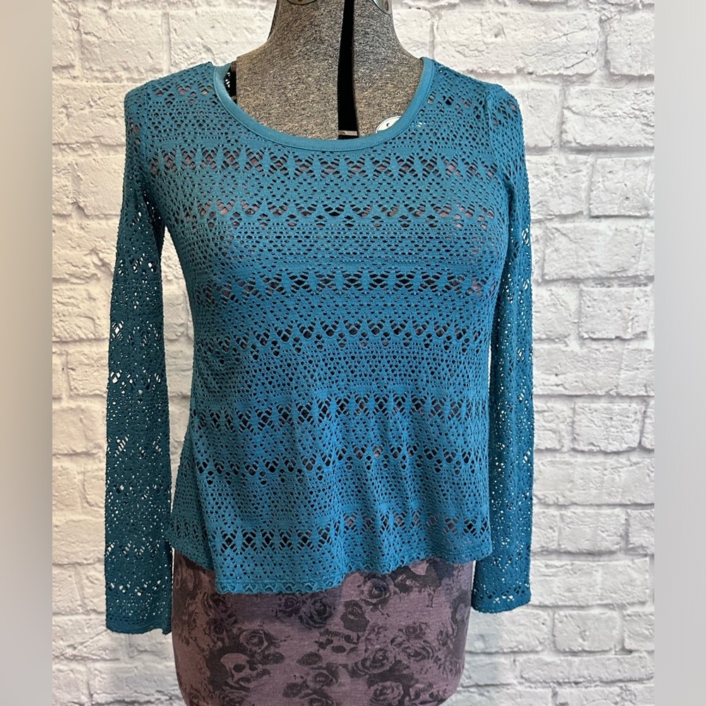 Aeropostale ladies eyelet long sleeve top in teal, BRAND NEW